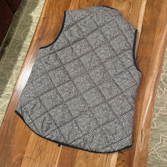 J. Crew Factory Quilted Puffer Vest Black and White Herringbone Gold Zip Size M - Picture 7 of 9